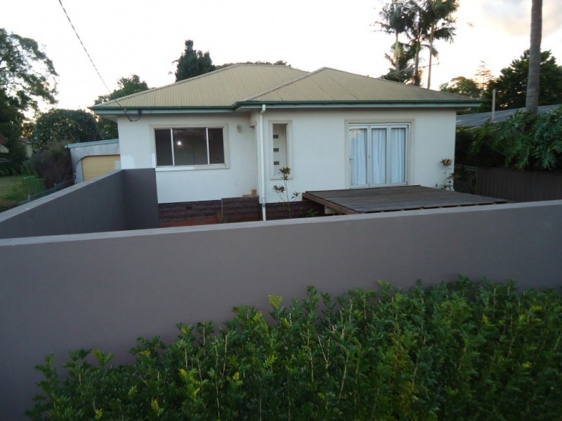 11 Kooroongah Street, Mount Lofty QLD 4350