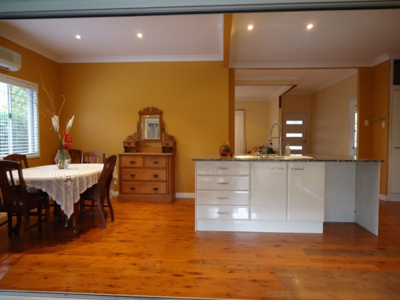 11 Kooroongah Street, Mount Lofty QLD 4350