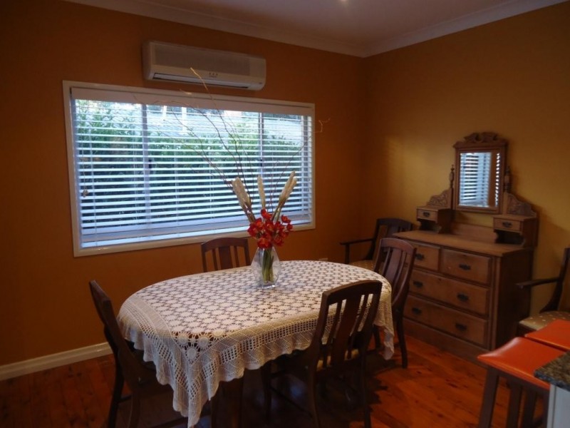 11 Kooroongah Street, Mount Lofty QLD 4350