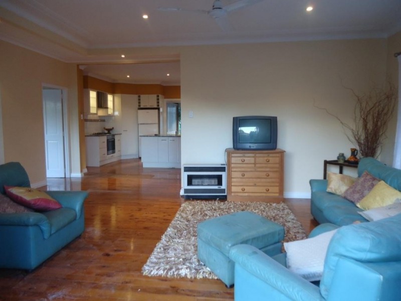 11 Kooroongah Street, Mount Lofty QLD 4350