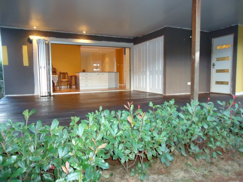 11 Kooroongah Street, Mount Lofty QLD 4350