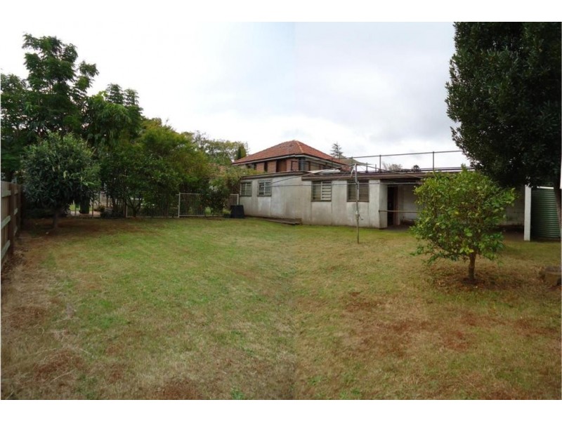 11 Kooroongah Street, Mount Lofty QLD 4350