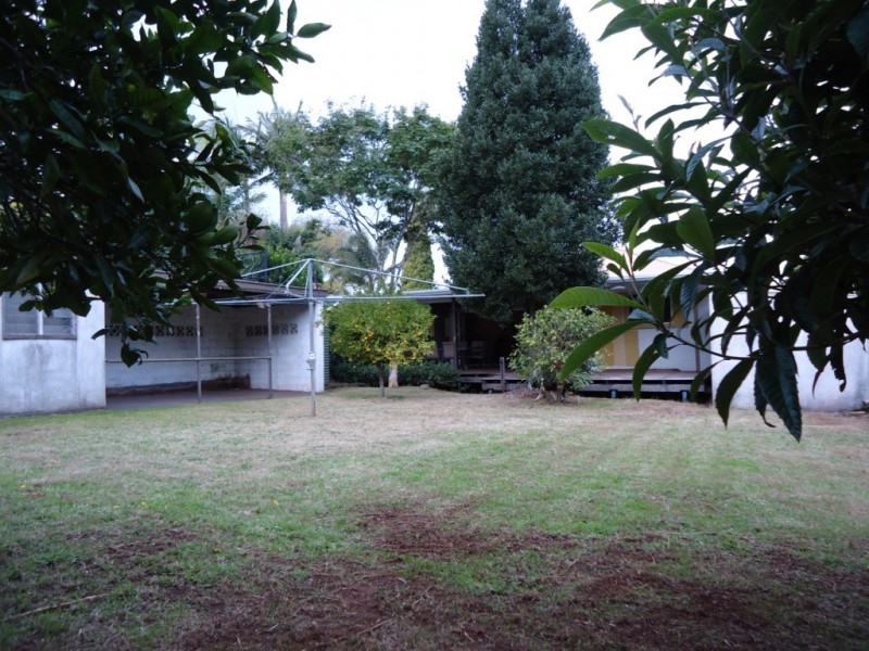 11 Kooroongah Street, Mount Lofty QLD 4350