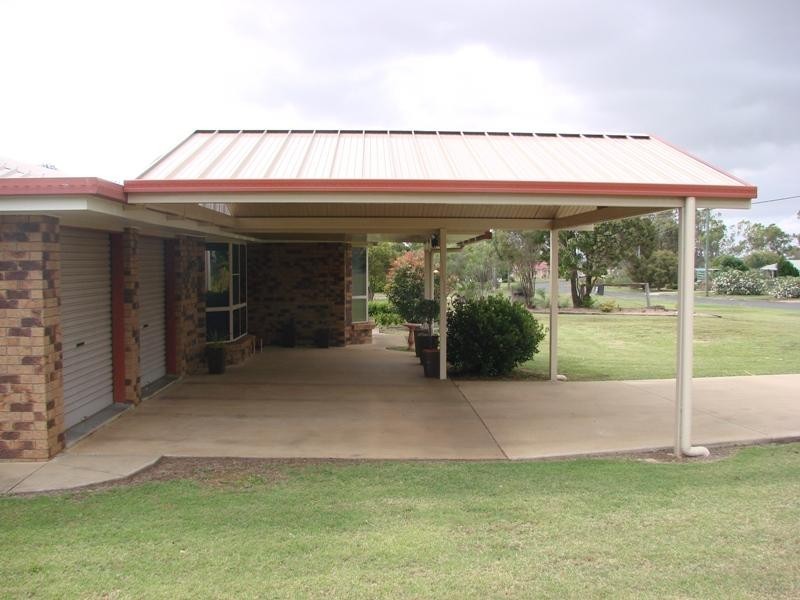 4 Russell Street, Oakey QLD 4401