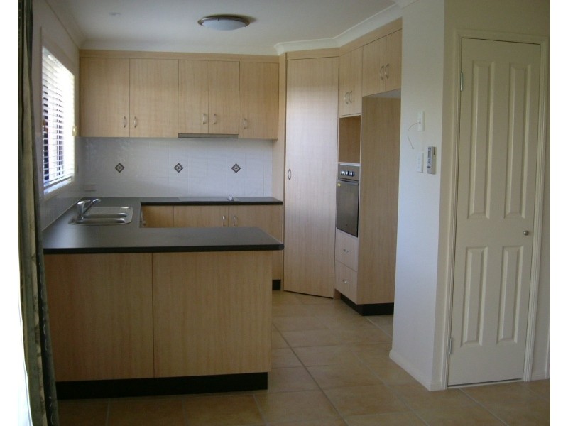 2/9 Horrocks Crescent, Kearneys Spring QLD 4350