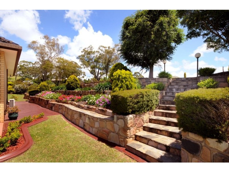 1 Abif Street, Cotswold Hills QLD 4350