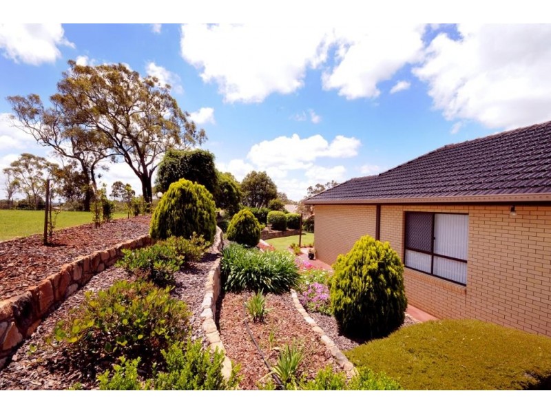 1 Abif Street, Cotswold Hills QLD 4350