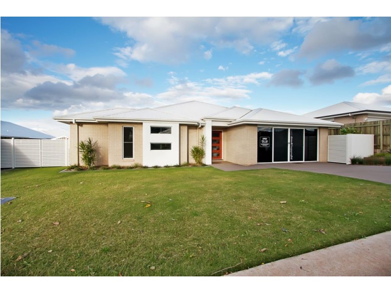 324 Ramsay Street, Middle Ridge QLD 4350