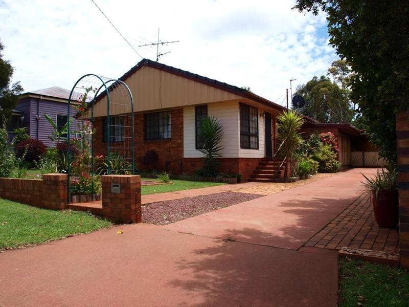 25 Welcombe Avenue, Rockville QLD 4350