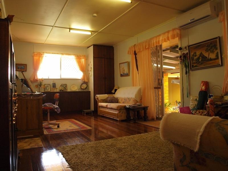 25 Welcombe Avenue, Rockville QLD 4350