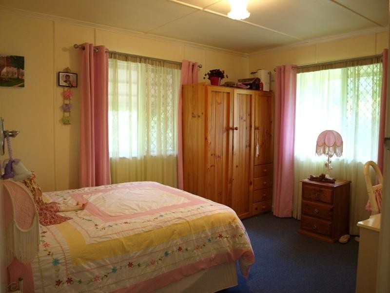 25 Welcombe Avenue, Rockville QLD 4350