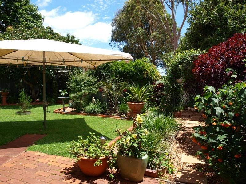 25 Welcombe Avenue, Rockville QLD 4350