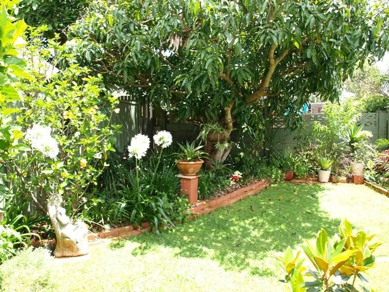 25 Welcombe Avenue, Rockville QLD 4350