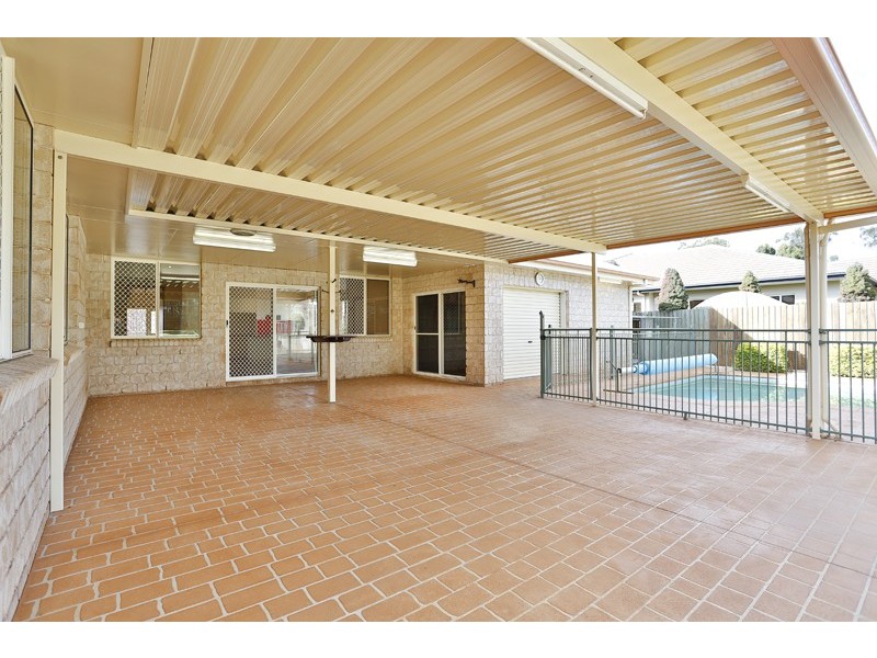 8 St Andrews Court, Middle Ridge QLD 4350