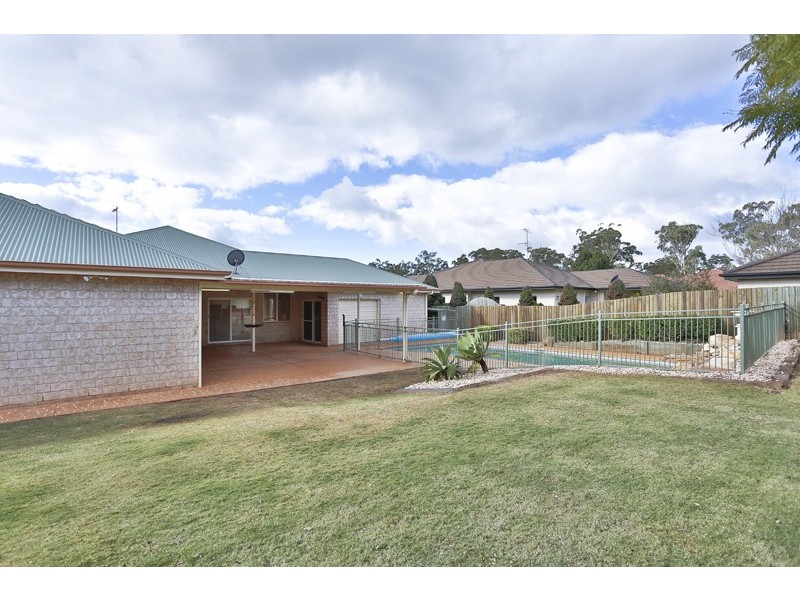 8 St Andrews Court, Middle Ridge QLD 4350
