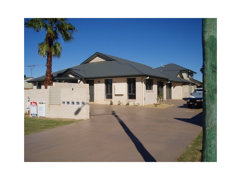 2/8 Gatfield Street, Newtown QLD 4350