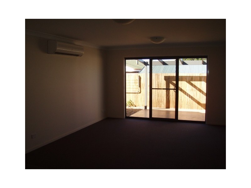 2/8 Gatfield Street, Newtown QLD 4350