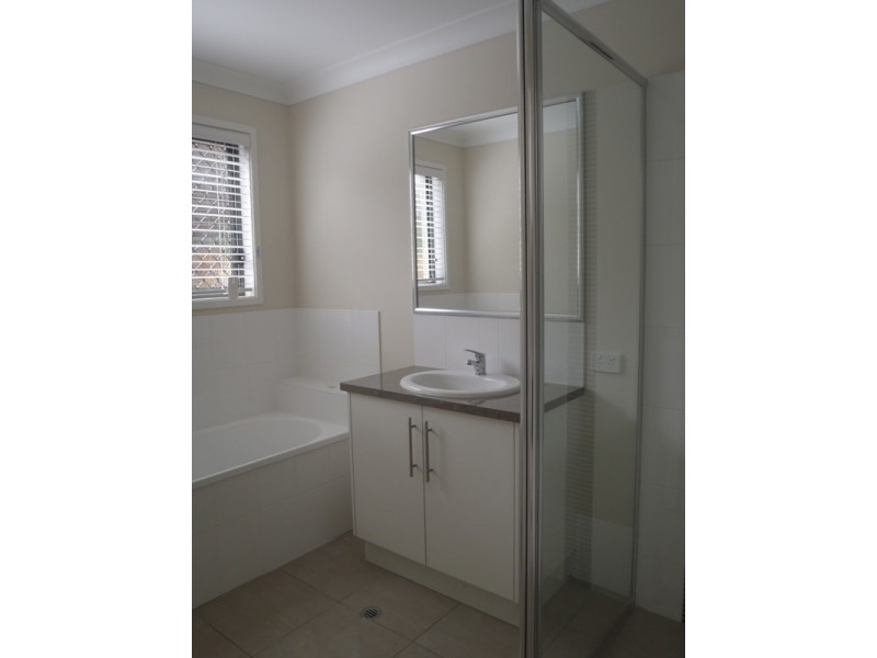 1/4 Punter Close, Glenvale QLD 4350