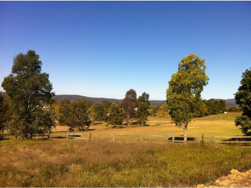 6 Robin Court, Laidley Heights QLD 4341