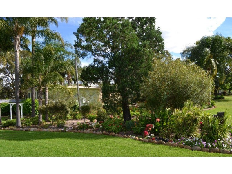 15 Hillcrest Rd, Haden QLD 4353