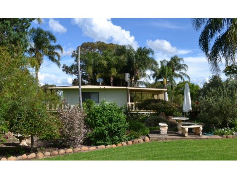 15 Hillcrest Rd, Haden QLD 4353