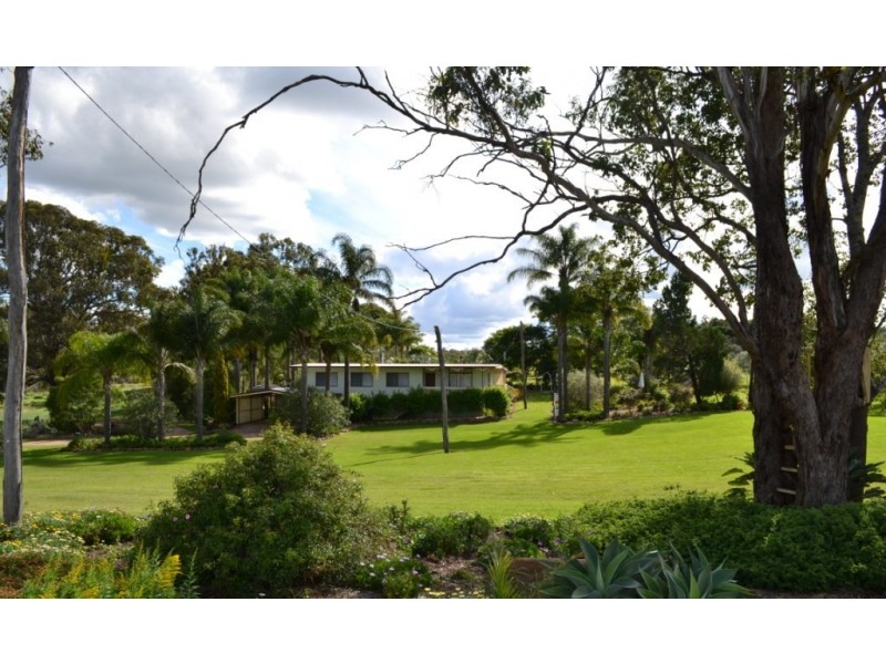 15 Hillcrest Rd, Haden QLD 4353