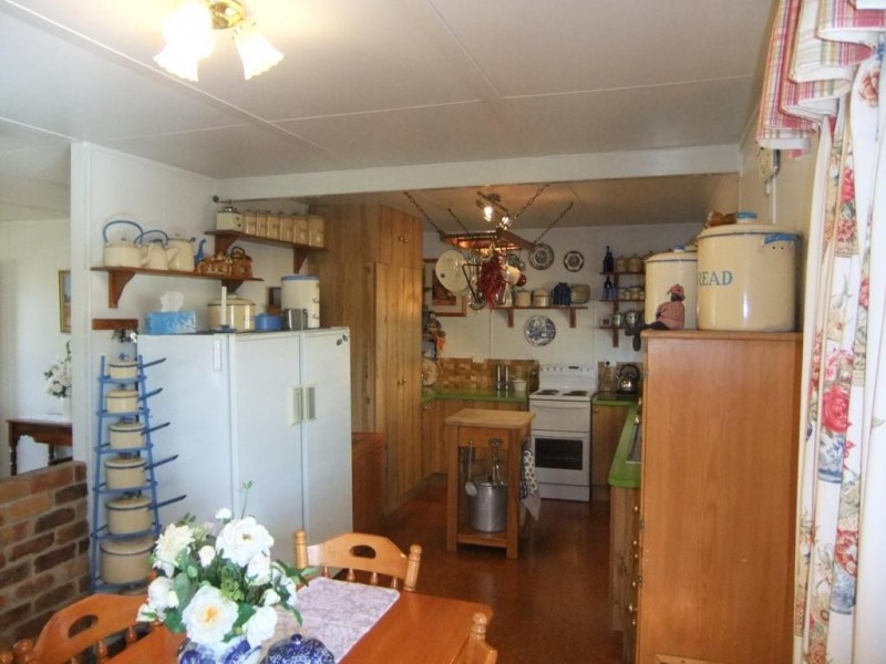 15 Hillcrest Rd, Haden QLD 4353