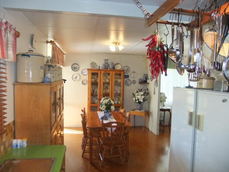 15 Hillcrest Rd, Haden QLD 4353