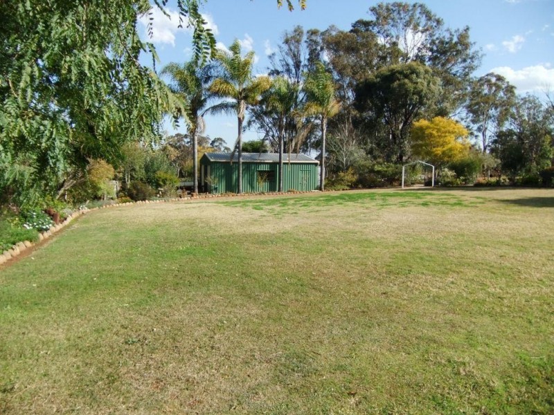 15 Hillcrest Rd, Haden QLD 4353