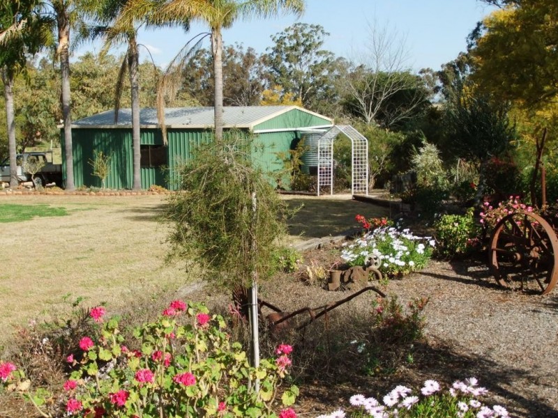 15 Hillcrest Rd, Haden QLD 4353