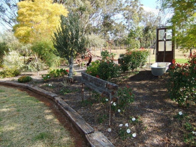 15 Hillcrest Rd, Haden QLD 4353