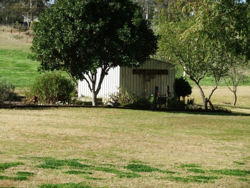 15 Hillcrest Rd, Haden QLD 4353