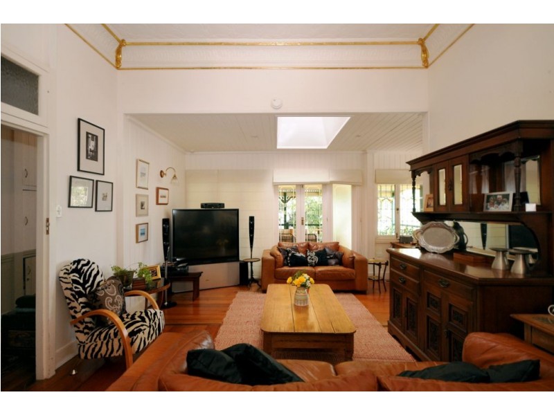 34 Range Street, Mount Lofty QLD 4350