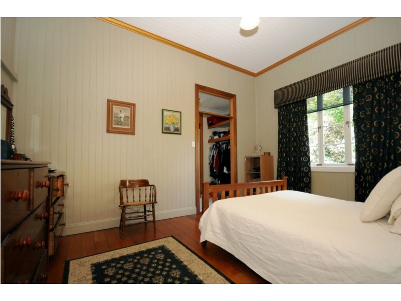 34 Range Street, Mount Lofty QLD 4350