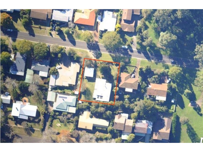 34 Range Street, Mount Lofty QLD 4350