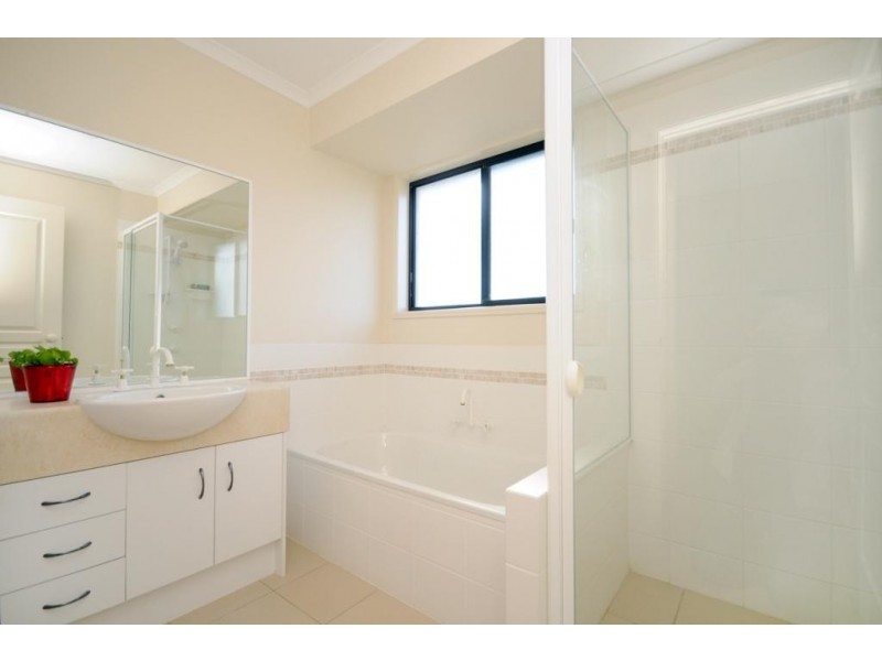 14 Kookaburra Court, Meringandan West QLD 4352