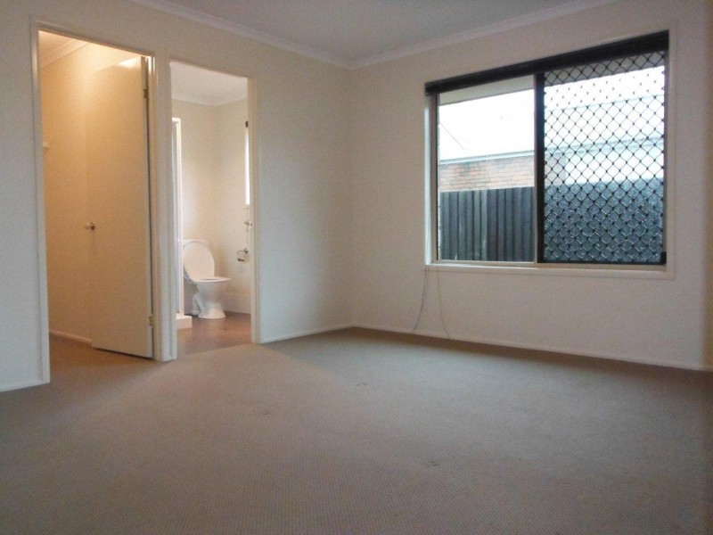 2/222 Taylor Street, Newtown QLD 4350