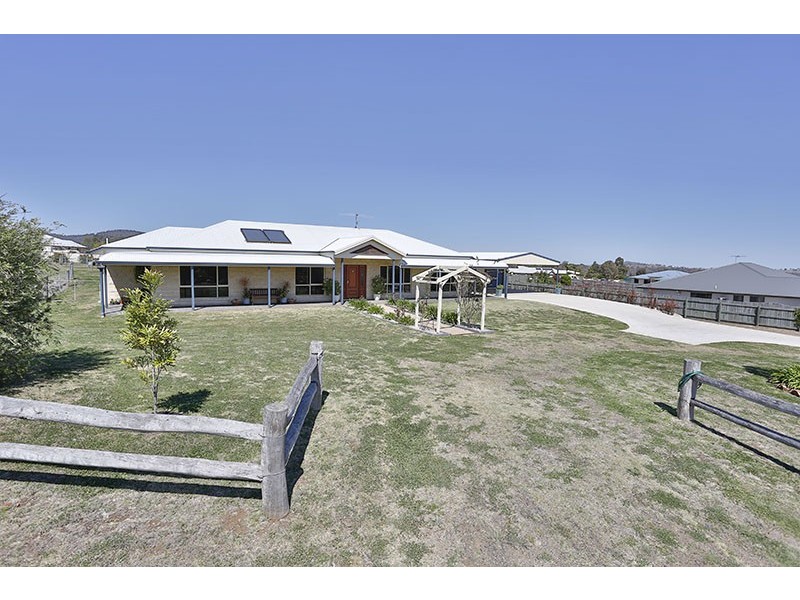 3 Madison Court, Glenvale QLD 4350