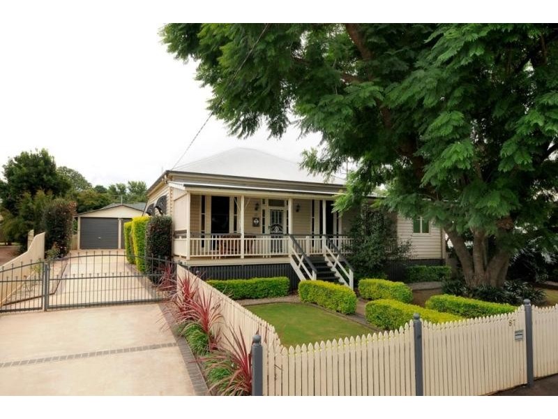 Mount Lofty QLD 4350