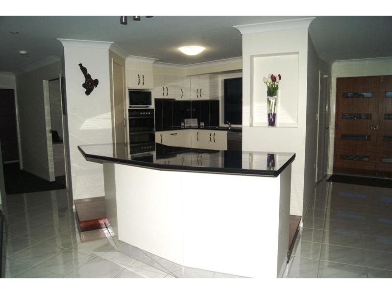 9 Somerset Crescent, Highfields QLD 4352