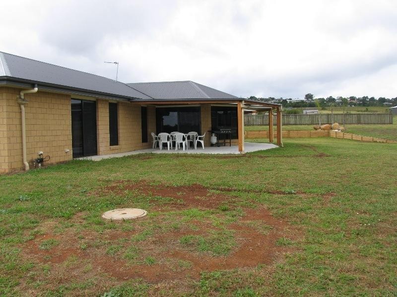 9 Somerset Crescent, Highfields QLD 4352