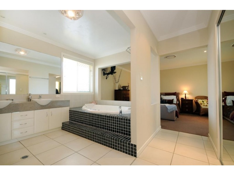 8 Pelican Drive, Rangeville QLD 4350