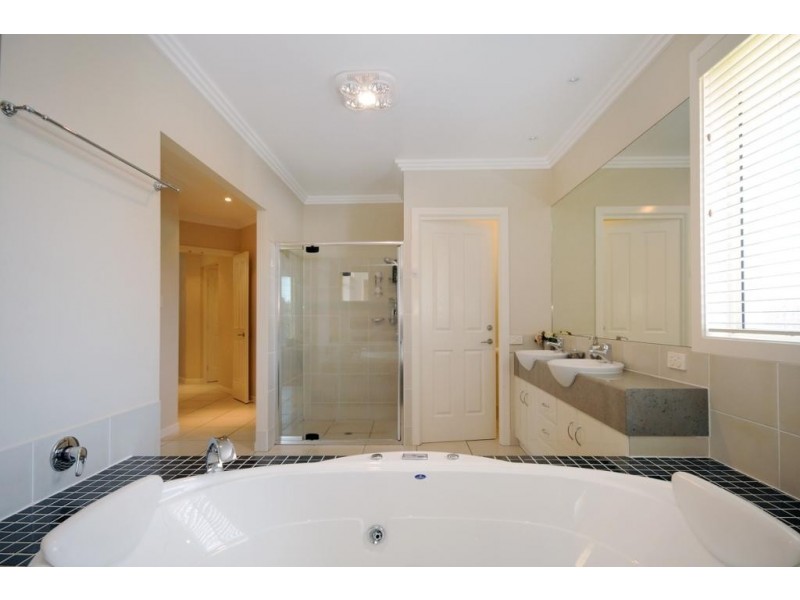 8 Pelican Drive, Rangeville QLD 4350