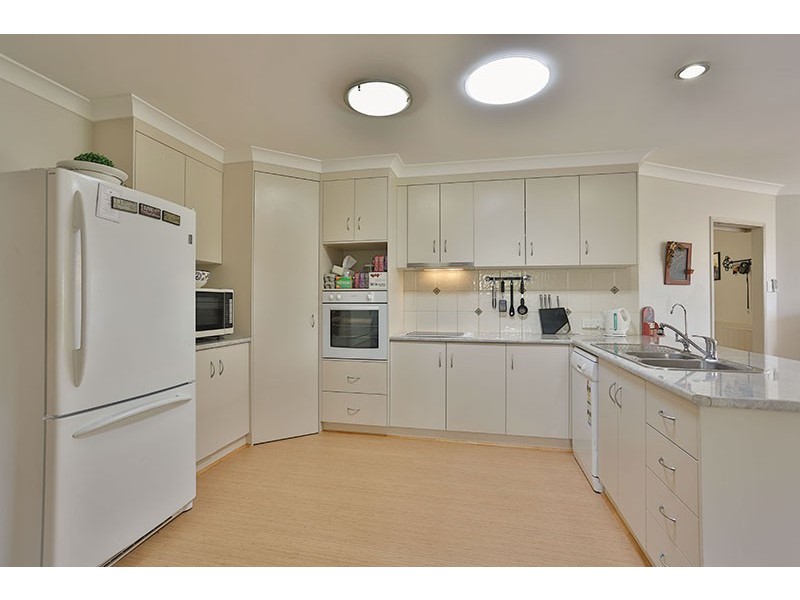 2 Traverston Court, Top Camp QLD 4350