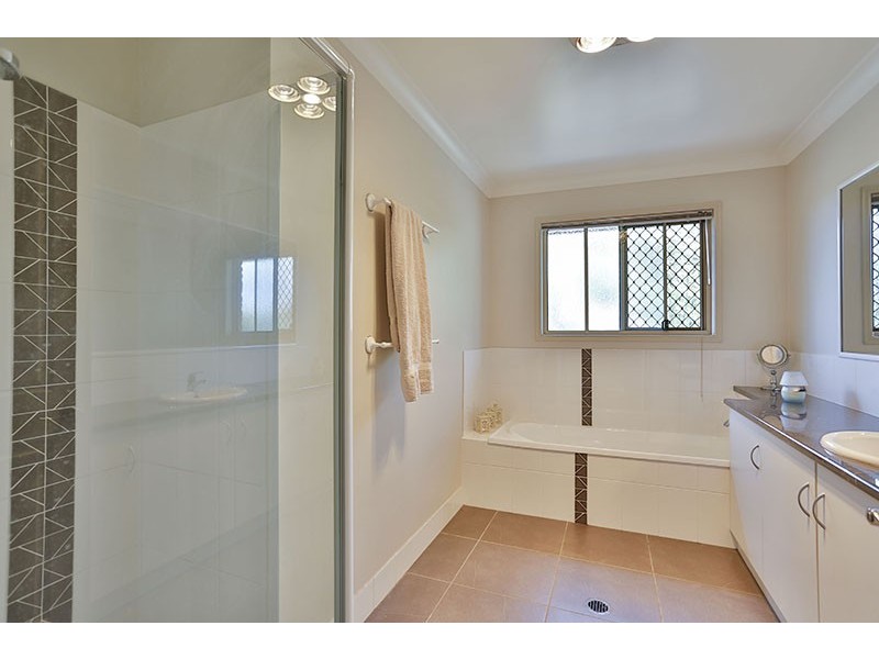2 Traverston Court, Top Camp QLD 4350