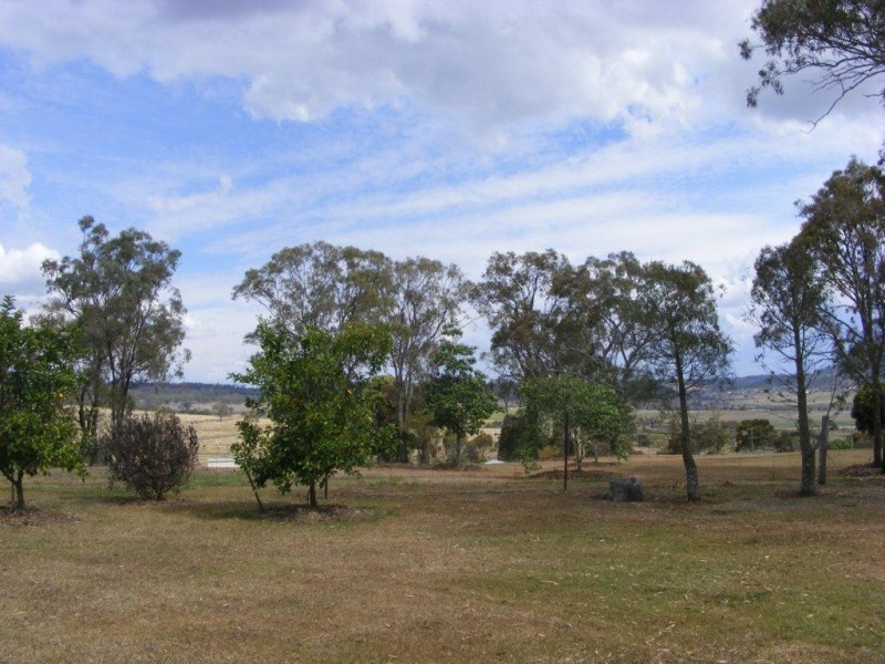 29 Thomas Street, Meringandan West QLD 4352