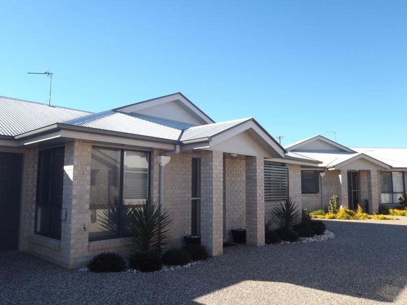 Unit 2/6 Salisbury Court, Darling Heights QLD 4350