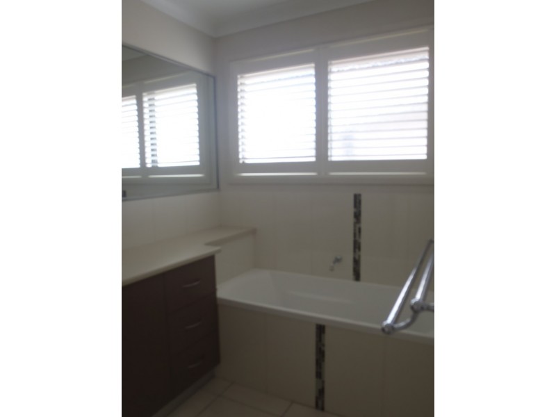 Unit 2/6 Salisbury Court, Darling Heights QLD 4350