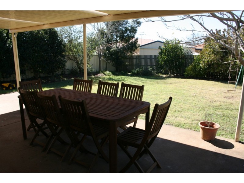 14 Buckle Street, Middle Ridge QLD 4350