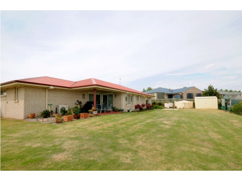 9 Finch Way, Highfields QLD 4352